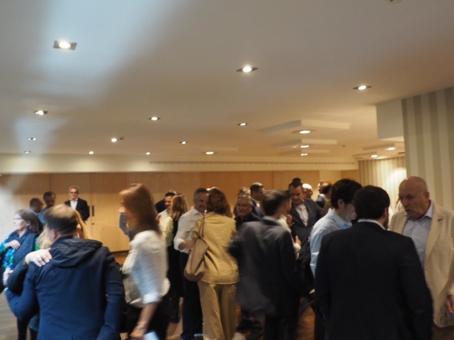 Transformando juntos la imagen del vending y forjando un futuro brillante con el relevo generacional Transformando juntos la imagen del vending y forjando un futuro brillante con el relevo generacional