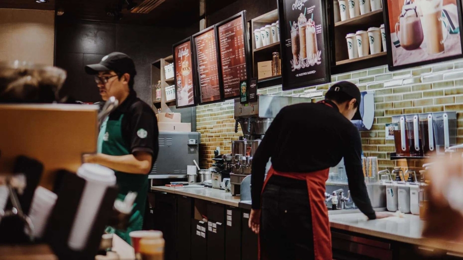 ÚLTIMA HORA: Starbucks no tiene planes de dejar de aceptar el pago con dinero en efectivo