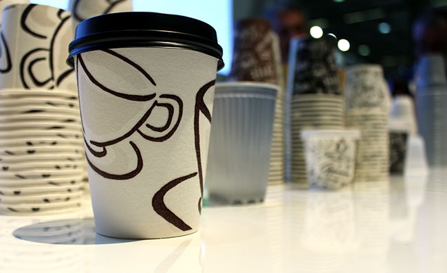 El vending exige revisar la Directiva que prohibe los plásticos desechables