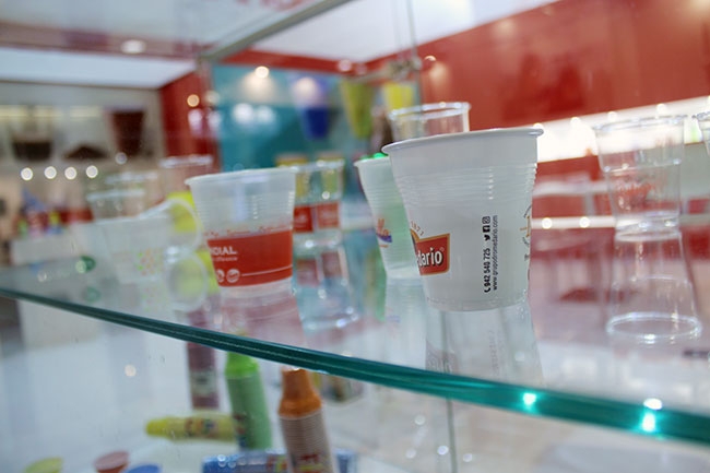 La industria pone números al coste de la lucha contra los vasos desechables