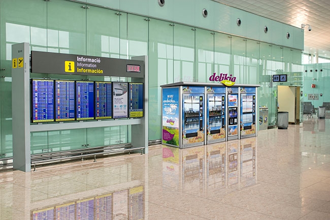 El vending, obligado a ofertar agua de medio litro a 1 euro en aeropuertos