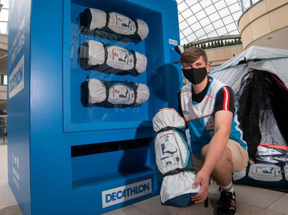 Vending deportivo: La primera máquina automática para expender tiendas de campaña Vending deportivo: La primera máquina automática para expender tiendas de campaña