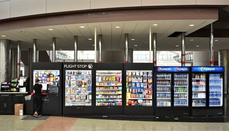 Vending en aeropuertos: desde venta ropa interior en India a cortes de servicio en Australia