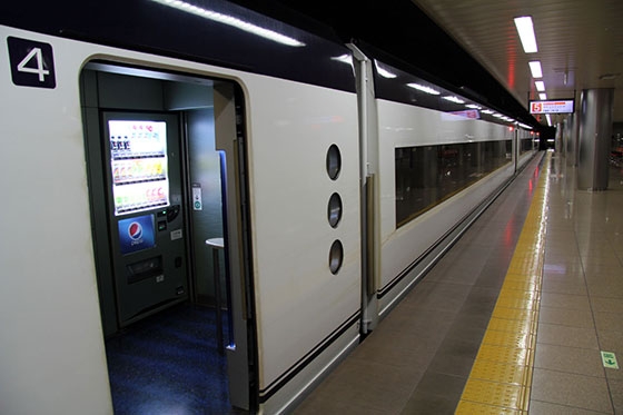 Renfe piensa en el vending como vía para abaratar los billetes de AVE Renfe piensa en el vending como vía para abaratar los billetes de AVE