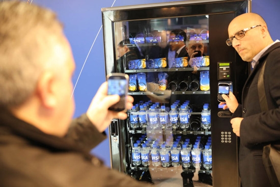 Los pagos a través del móvil crecen en toda Europa, ¿destronarán al efectivo? ¿y a las tarjetas? Los pagos a través del móvil crecen en toda Europa, ¿destronarán al efectivo? ¿y a las tarjetas?