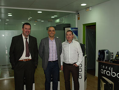 Directivos de Araba y el distribuidor en Málaga