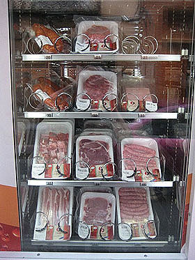 Productos cárnicos en una máquina