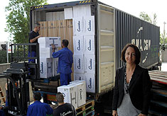 Un camión de Canaletas y Paz Ausín