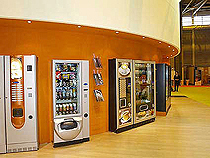 Una batería de máquinas de vending