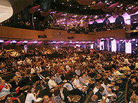 Profesionales y directivos de empresas de vending en el crucero del vending