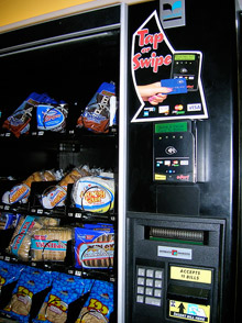 cashless pago tarjeta credit card payment EEUU usa vending machines expendedora