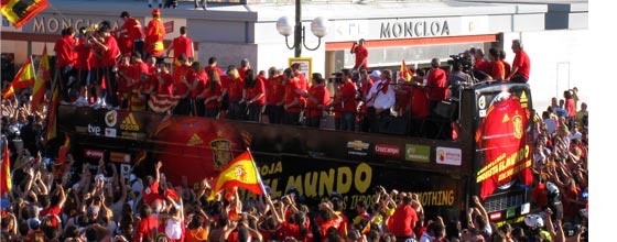 seleccion futbol roja espana mundial celebracion pepsi arbeloa vending machines maquinas refrescos bebidas cocacola