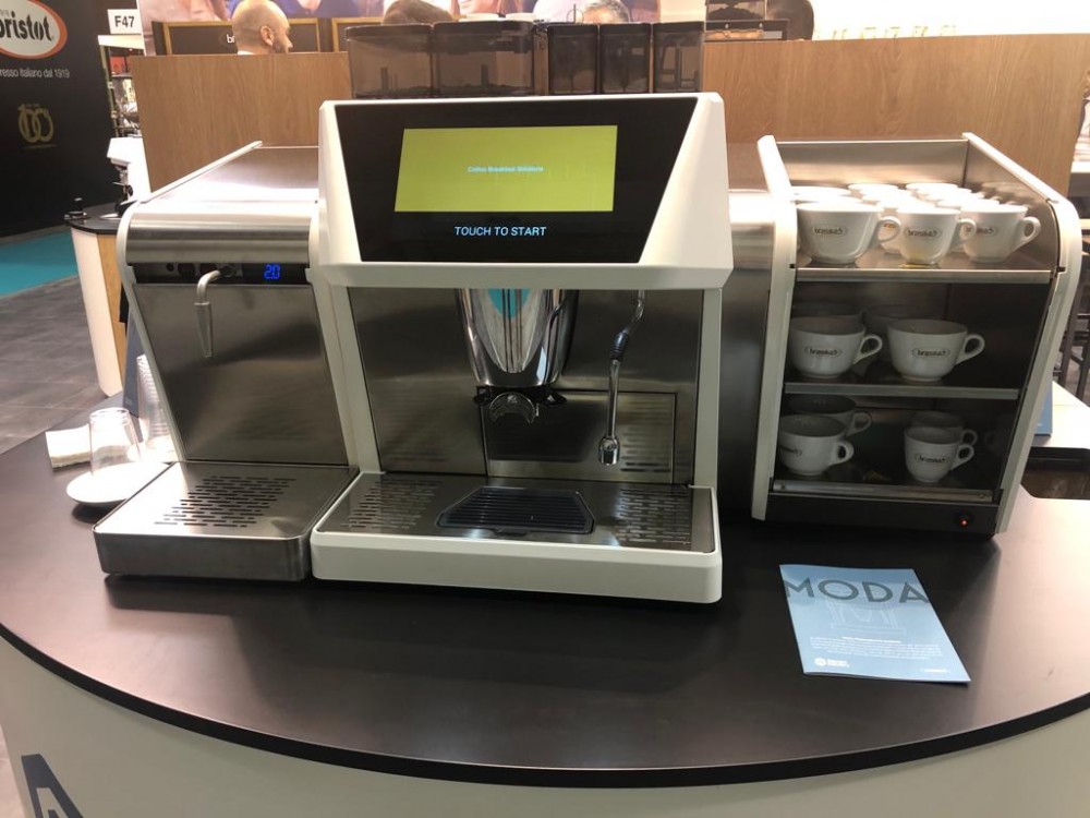 Bianchi presenta en Host Milano su máquina para hacer café frío al instante  - HostelVending