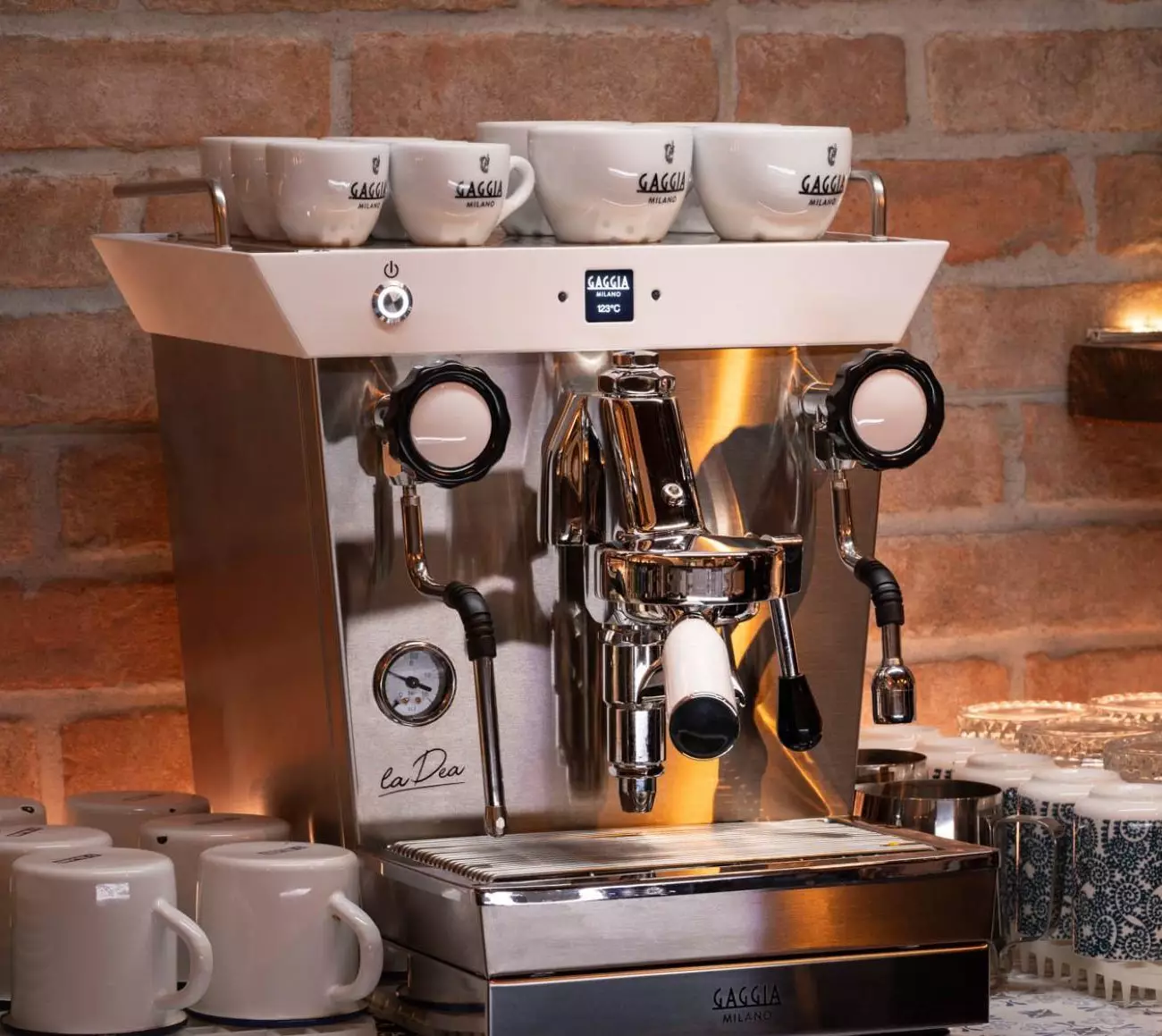 Entender mal papelería construir Más que un sueño: así es La Dea, la nueva máquina de café espresso -  HostelVending